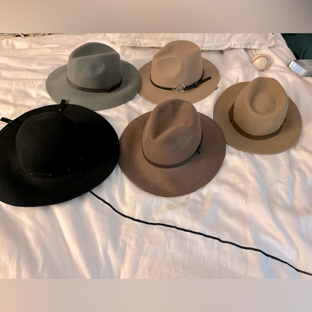 Set of wool hats!